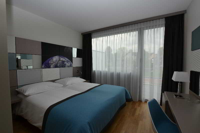 Discovery Hotel 3* Superior Криссье Экстерьер фото