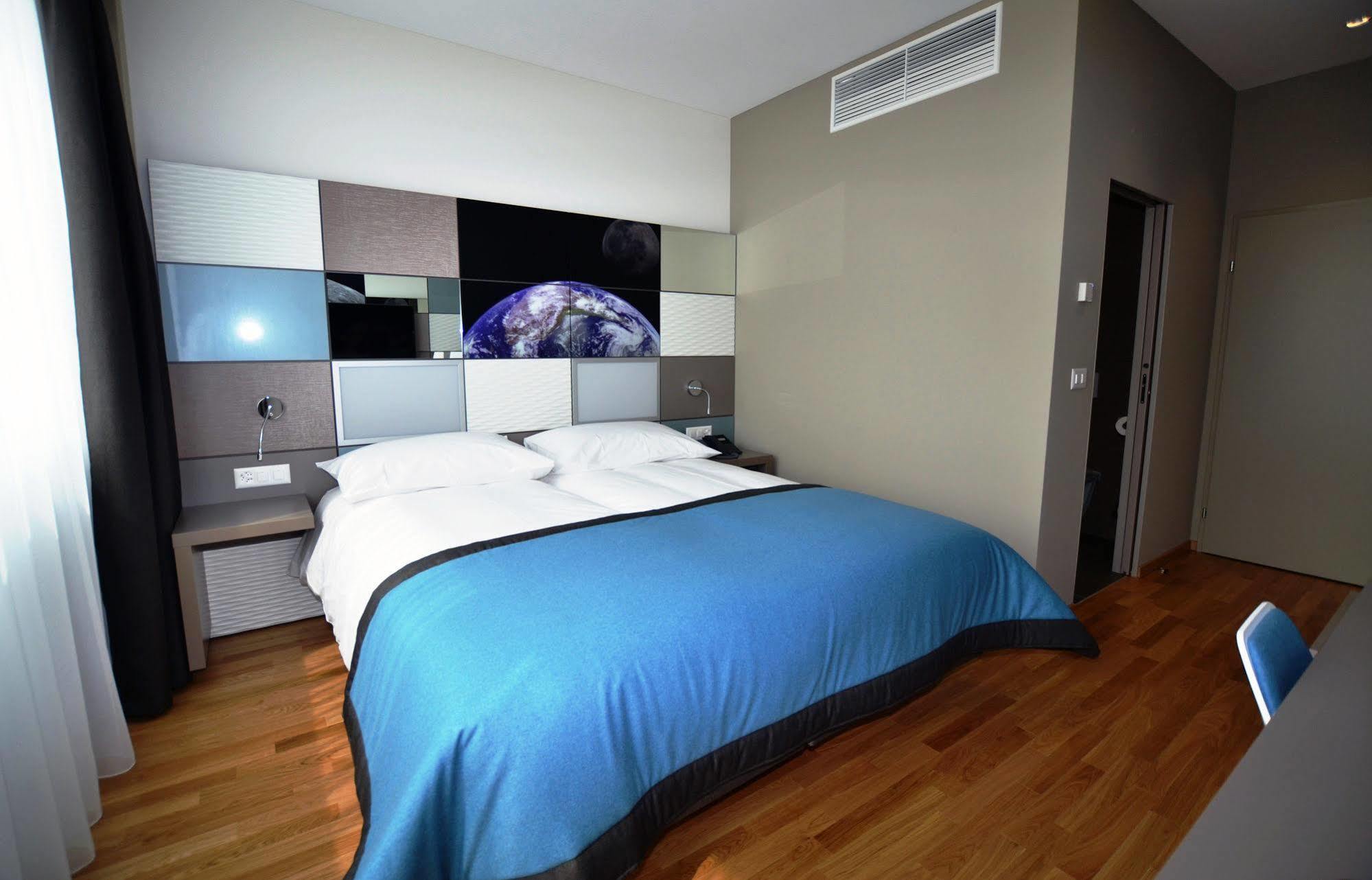 Discovery Hotel 3* Superior Криссье Экстерьер фото