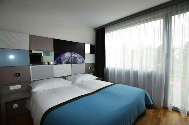 Discovery Hotel 3* Superior Криссье Экстерьер фото