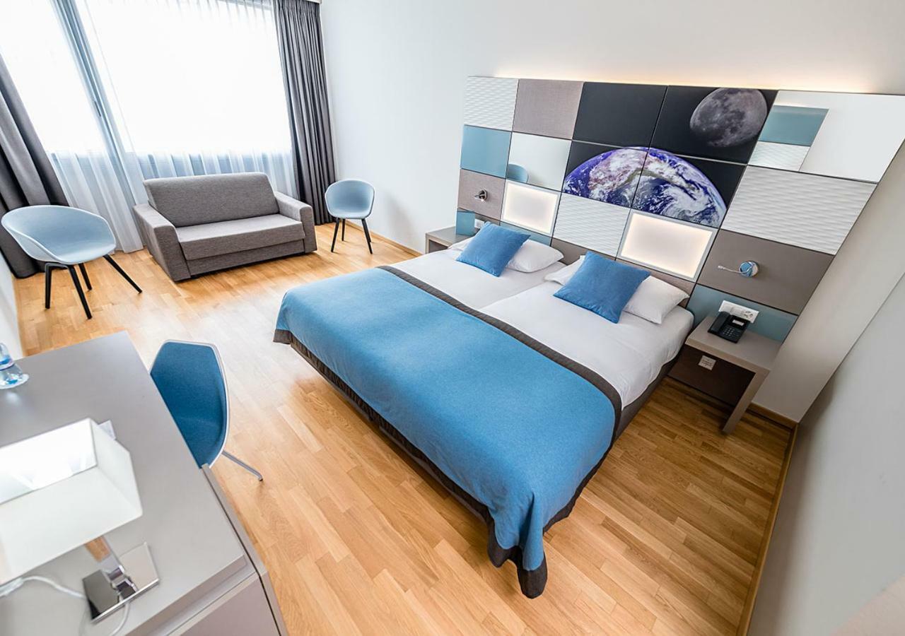 Discovery Hotel 3* Superior Криссье Экстерьер фото