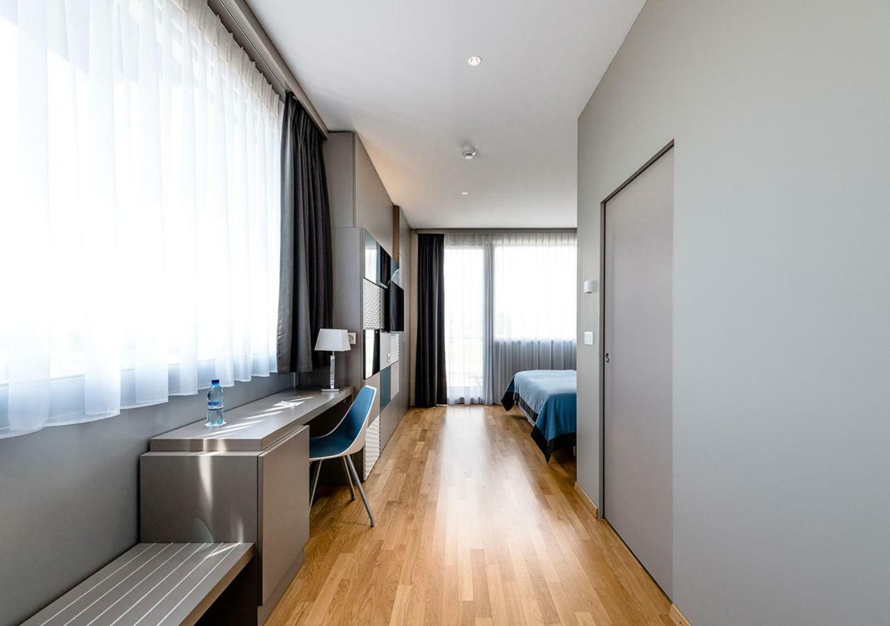Discovery Hotel 3* Superior Криссье Экстерьер фото