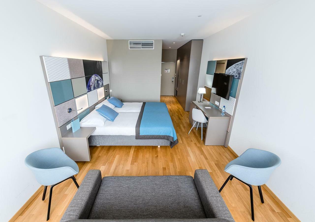 Discovery Hotel 3* Superior Криссье Экстерьер фото