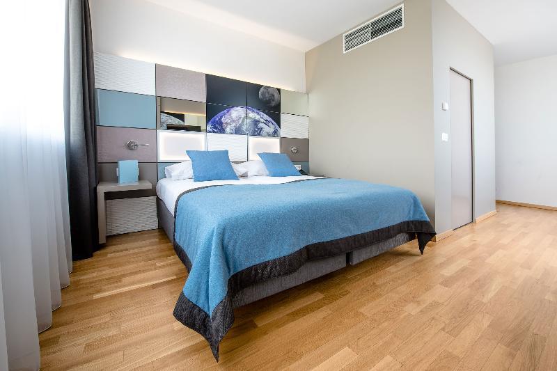 Discovery Hotel 3* Superior Криссье Экстерьер фото
