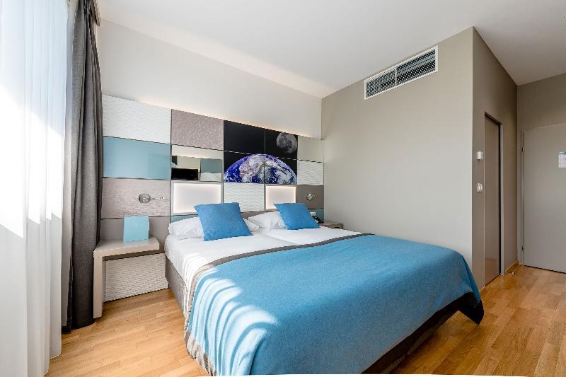 Discovery Hotel 3* Superior Криссье Экстерьер фото